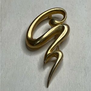 Vintage 80's Gold Tone Brooch - Abstract Swirl Shaped Statement Pin